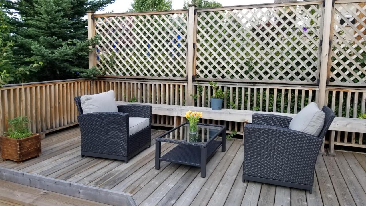 Joe'S Cozy And Quality Place In Calgary Exterior photo